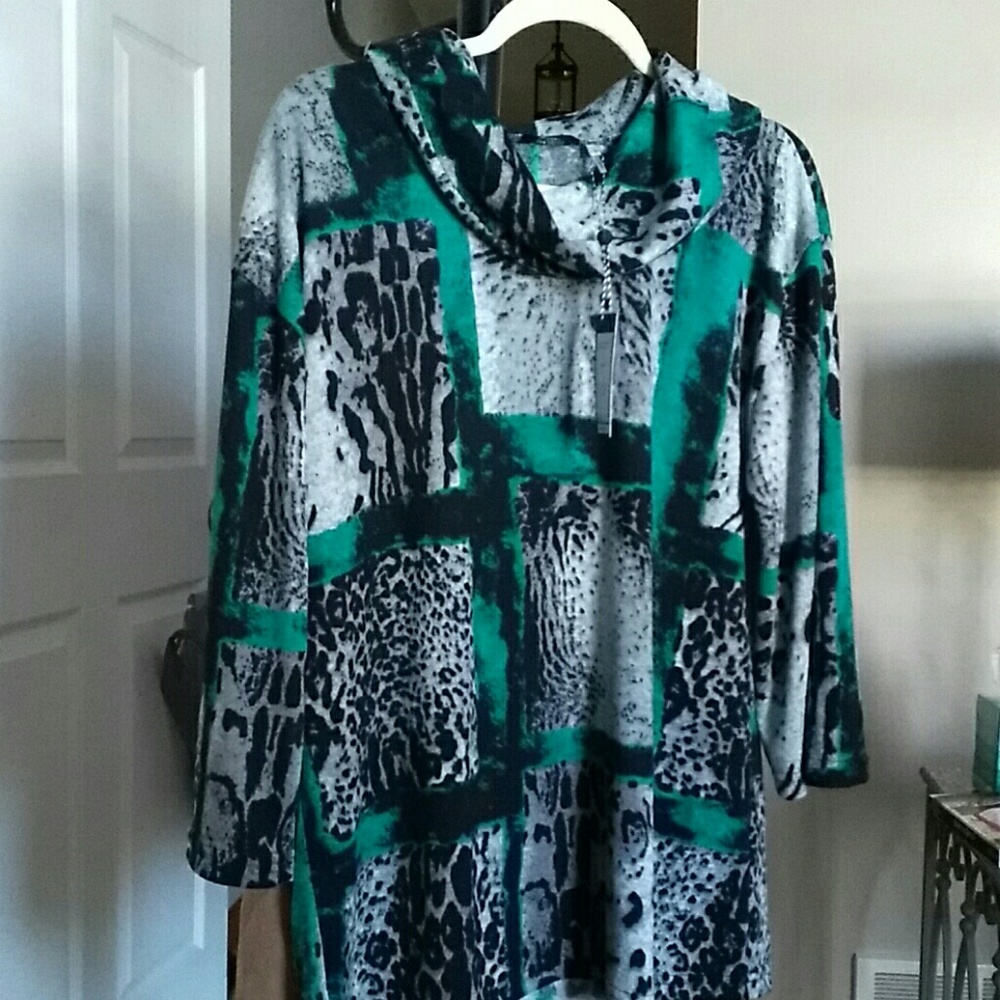 Multi color tunic. Knit.Size lg. Black/grey/teal.
